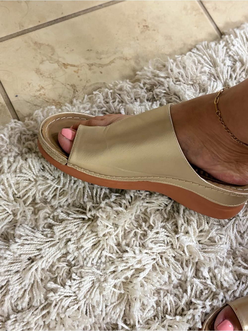 Comfort Bead Insole Toe-Ring Sandals in Gold